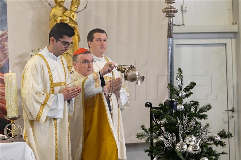 Bozanić predvodio misno slavlje polnoćke