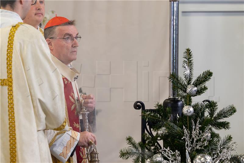 Bozanić predvodio misno slavlje polnoćke