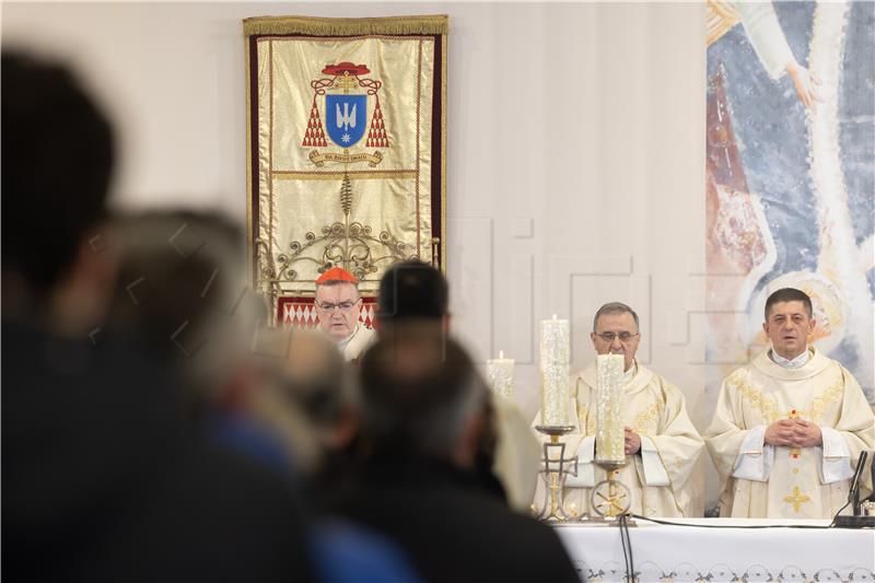 Bozanić predvodio misno slavlje polnoćke