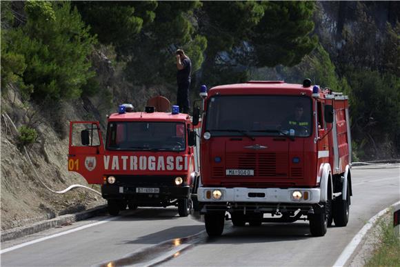 U Makarskoj gorjela kuća