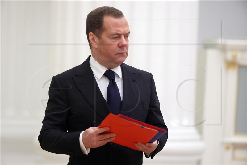 Bivši ruski predsjednik Medvedev predviđa rat na Zapadu dogodine