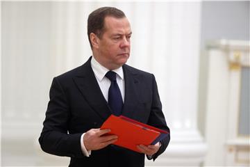 Bivši ruski predsjednik Medvedev predviđa rat na Zapadu dogodine