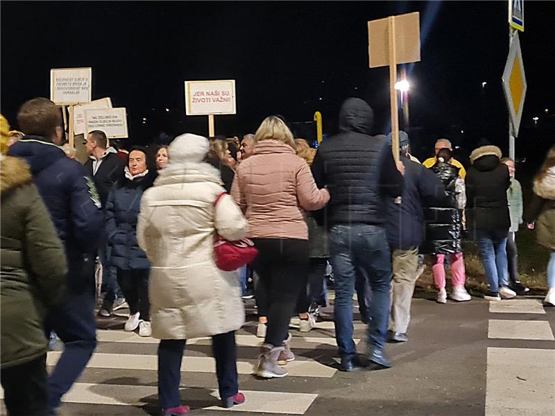 Zagorci blokirali cestu u Svetom Križu Začretju, tvrde da nije sigurna