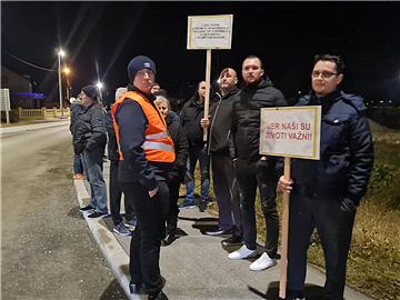 Zagorci blokirali cestu u Svetom Križu Začretju, tvrde da nije sigurna