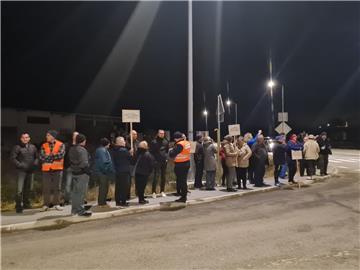 Zagorci blokirali cestu u Svetom Križu Začretju, tvrde da nije sigurna