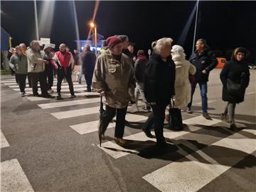 Zagorci blokirali cestu u Svetom Križu Začretju, tvrde da nije sigurna