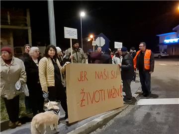 Zagorci blokirali cestu u Svetom Križu Začretju, tvrde da nije sigurna