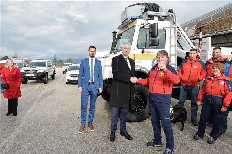 Primopredaja vozila Unimog za Hrvatsku gorsku službu spašavanja