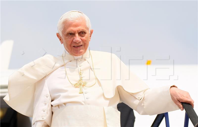 PM offers condolences to Pope Francis, Catholic faithful on Benedict XVI's death