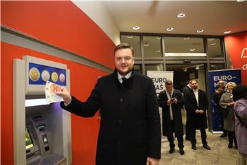 Vujčić i Primorac podigli prve eure na bankomatu