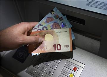 Od danas euronovčanice na bankomatima