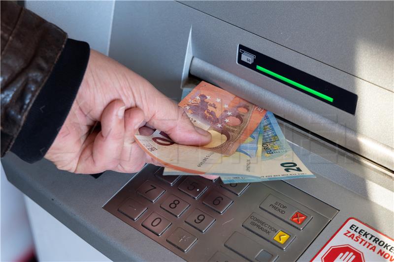 Podizanje euronovčanica na bankomatima