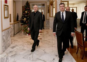 Milanović se upisao u knjigu žalosti povodom smrti pape u miru Benedikta XVI.