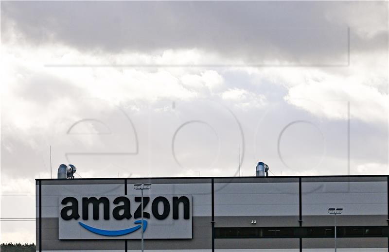 GERMANY AMAZON CUTS EMPLOYEES