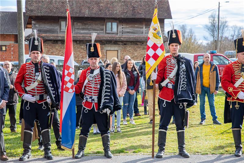 Prelošćica: Spomenik i sveta misa stoljetnoj tradiciji tambure