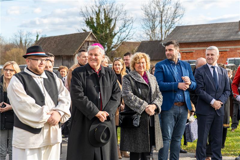 Prelošćica: Spomenik i sveta misa stoljetnoj tradiciji tambure