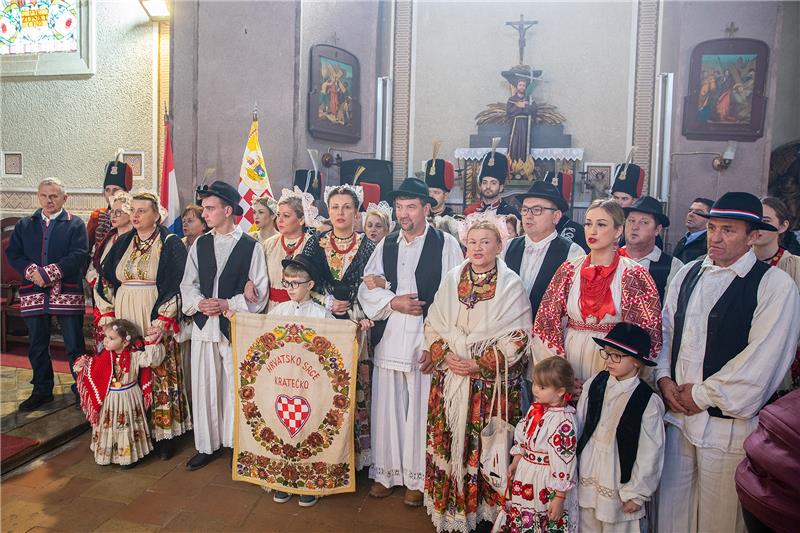 Prelošćica: Spomenik i sveta misa stoljetnoj tradiciji tambure