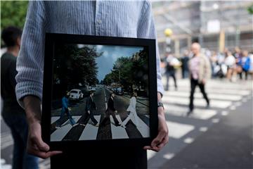 McCartneya zamalo pregazio auto na zebri Abbey Road pri snimanju filma