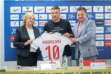 Podolski isključen na humanitarnoj utakmici