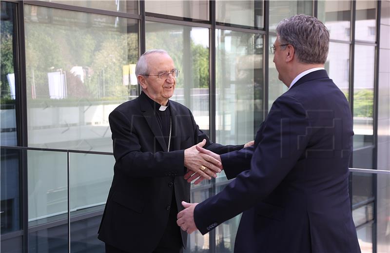 Plenković zahvalio mons. Puljiću na njegovom pastoralnom služenju