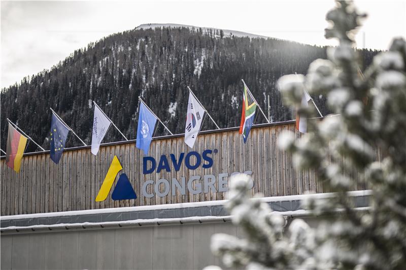 Politički lideri pristižu u Davos, ali izostaju najmoćniji igrači