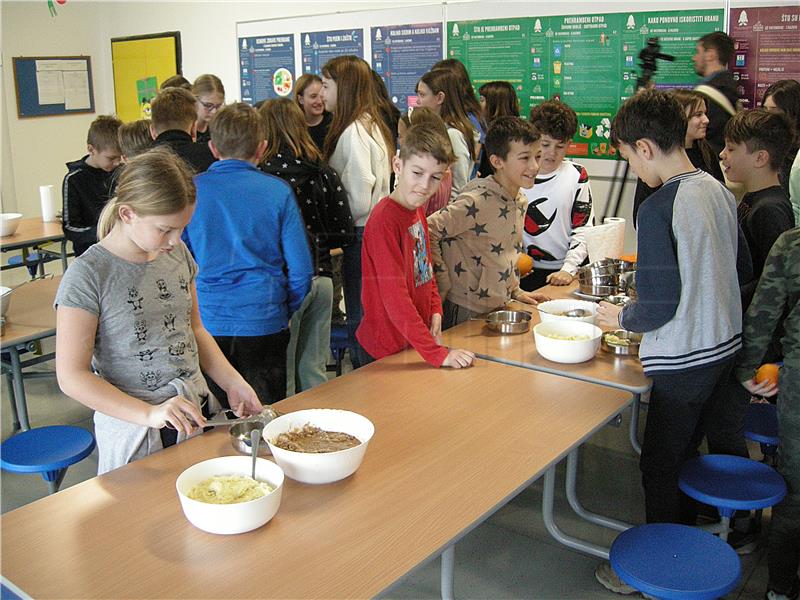 60% of schools managed to provide hot meals in first week of free-meal scheme