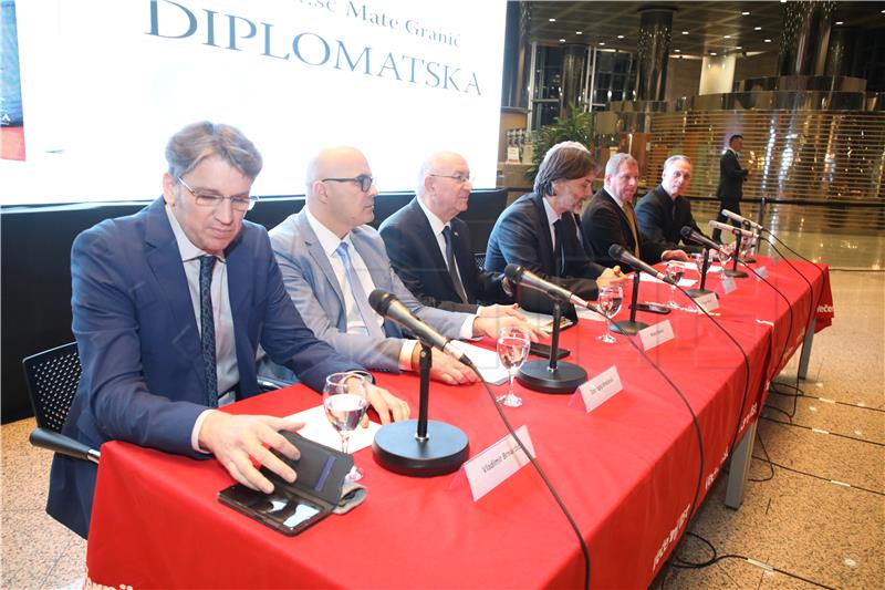 Promocija knjige "Diplomatska oluja" Mate Granića