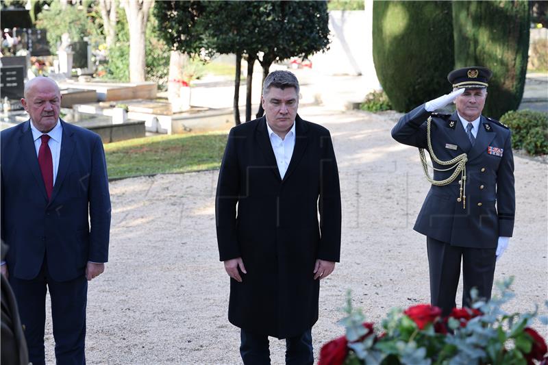 Milanović lays wreath on occasion of 30th anniversary of Maslenica Operation