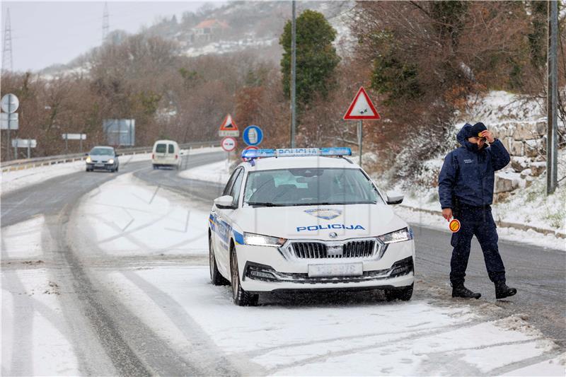 Pao snijeg u Dugopolju