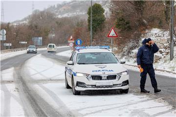 Pao snijeg u Dugopolju