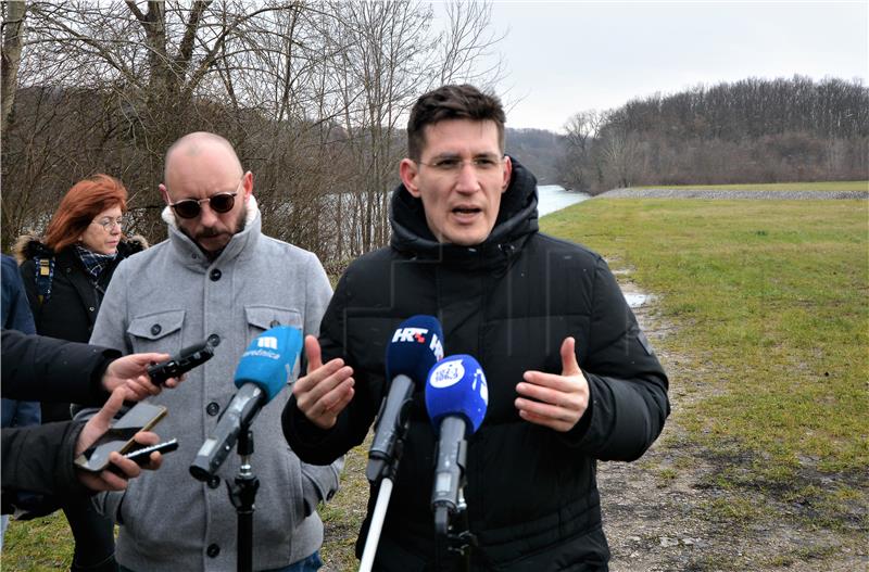 Troskot sa suradnicima održao konferenciju za novinare 