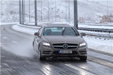 Snijeg otežava promet u dalmatinskom zaleđu 