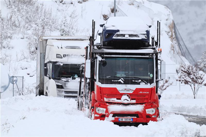 Snijeg otežava promet u dalmatinskom zaleđu 