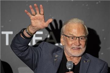 Buzz Aldrin, drugi čovjek koji je kročio na Mjesec, oženio se na 93. rođendan