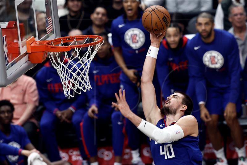 NBA: Važna pobjeda Clippersa u Dallasu, šest koševa i devet skokova Zubca