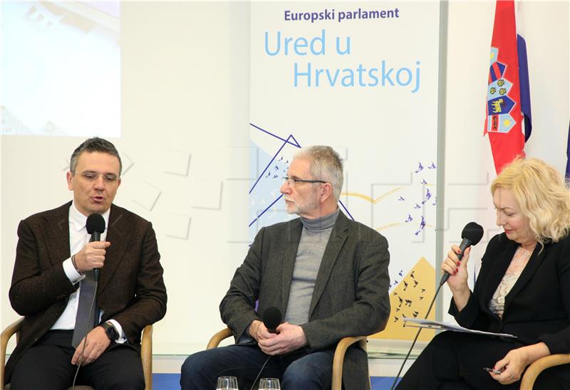 Panel o izazovima i prilikama koje Hrvatskoj donosi 2023. godina