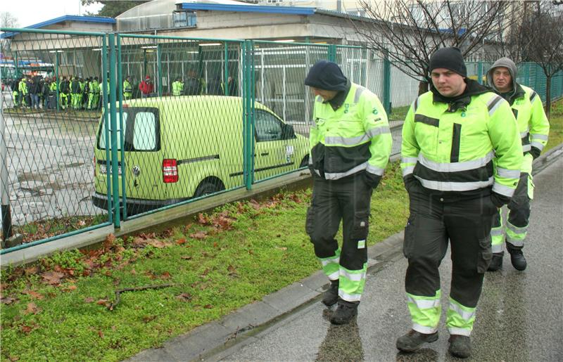 Radnici Čistoće ne odustaju štrajka, odgovorni još bez rješenja