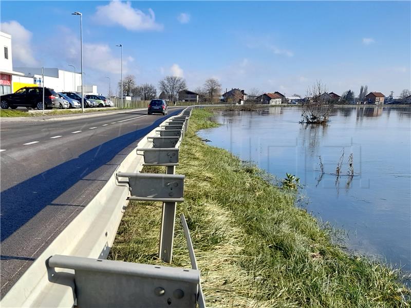 U Karlovcu Kupa raste, ali opasnosti od poplave nema