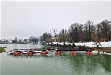 Botaničar upozorio da vezivanje pontonca ugrožava stabla, Grad Karlovac negira