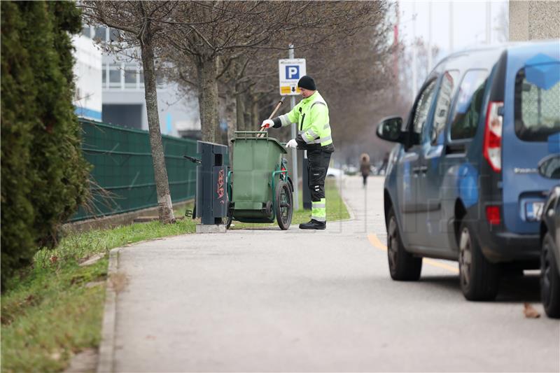 Zagreb sanitation workers end strike