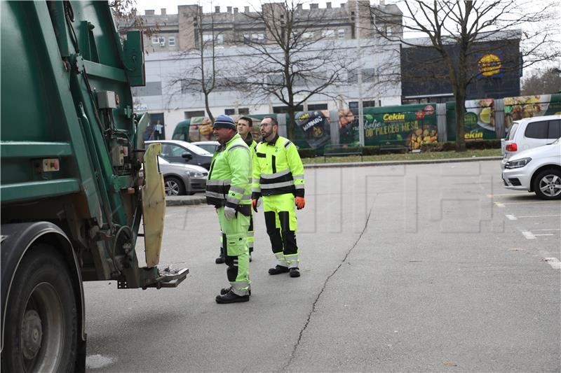 Gradonačelnik Tomašević s radnicima Čistoće čisti ulice Zagreba