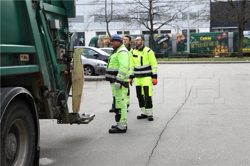 Gradonačelnik Tomašević s radnicima Čistoće čisti ulice Zagreba