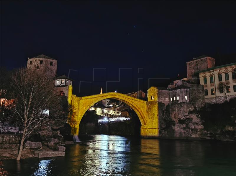 U Mostaru i Sarajevu osvjetljeni objekti povodom Dana sjećanja na holokaust