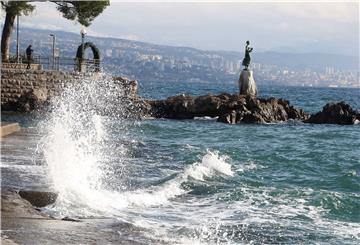 Opatija: Plaža Slatina okupana valovima