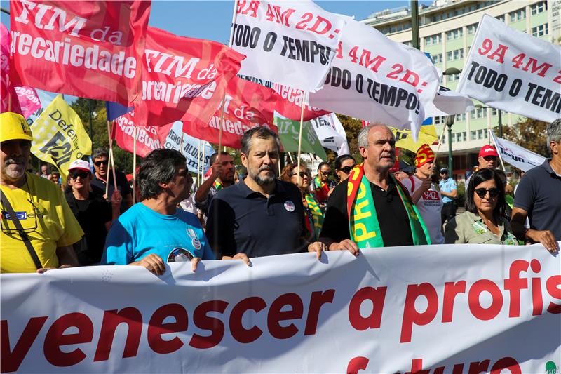 Deseci tisuća učitelja izašli na ulice u Lisabonu, traže bolje plaće i uvjete