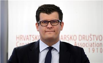 Hrvoje Krešić prvi dobitnik regionalne novinarske nagrade "Gordana Suša"