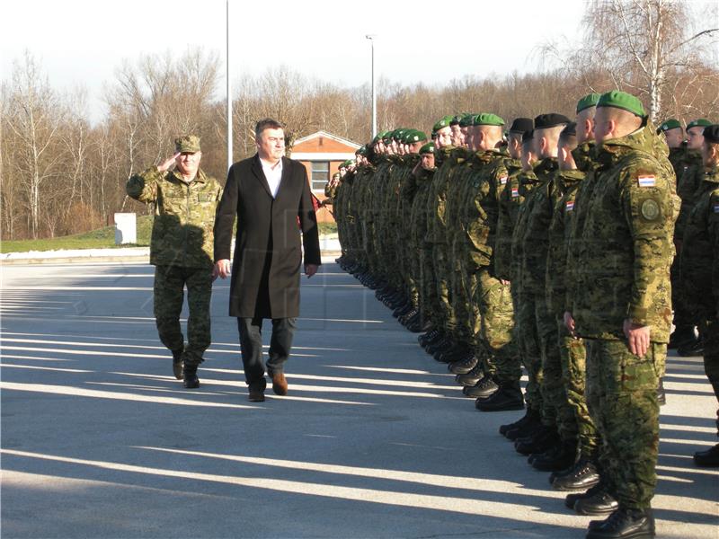 Milanović sudjelovao na svečanom ispraćaju 3. hrvatskog kontingenta u Petrinji