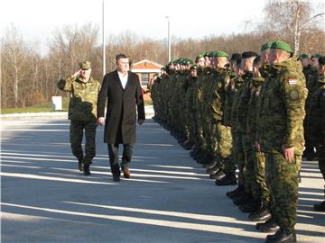 Milanović sudjelovao na svečanom ispraćaju 3. hrvatskog kontingenta u Petrinji