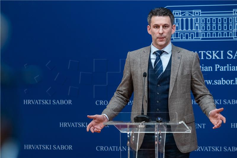 Petrov: Plenković je od Hrvatske stvorio samoposlugu, a račun plaćaju građani