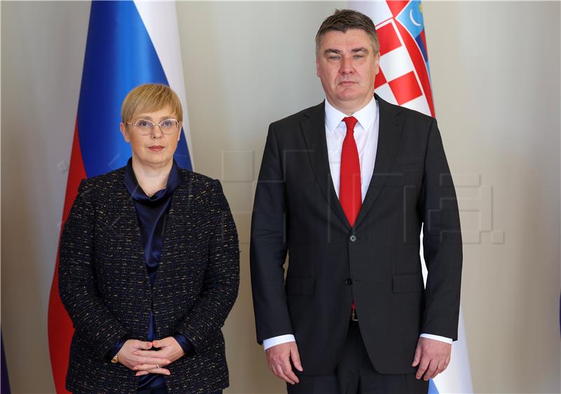 Slovenian president calls for solving  border arbitration issue through dialogue